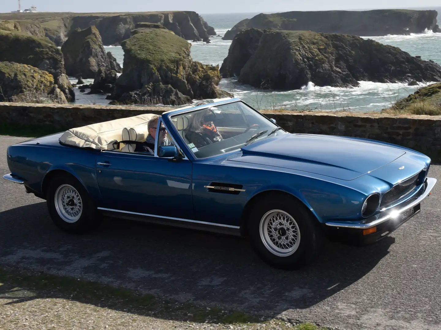 Aston Martin V8 volante Синій - 2