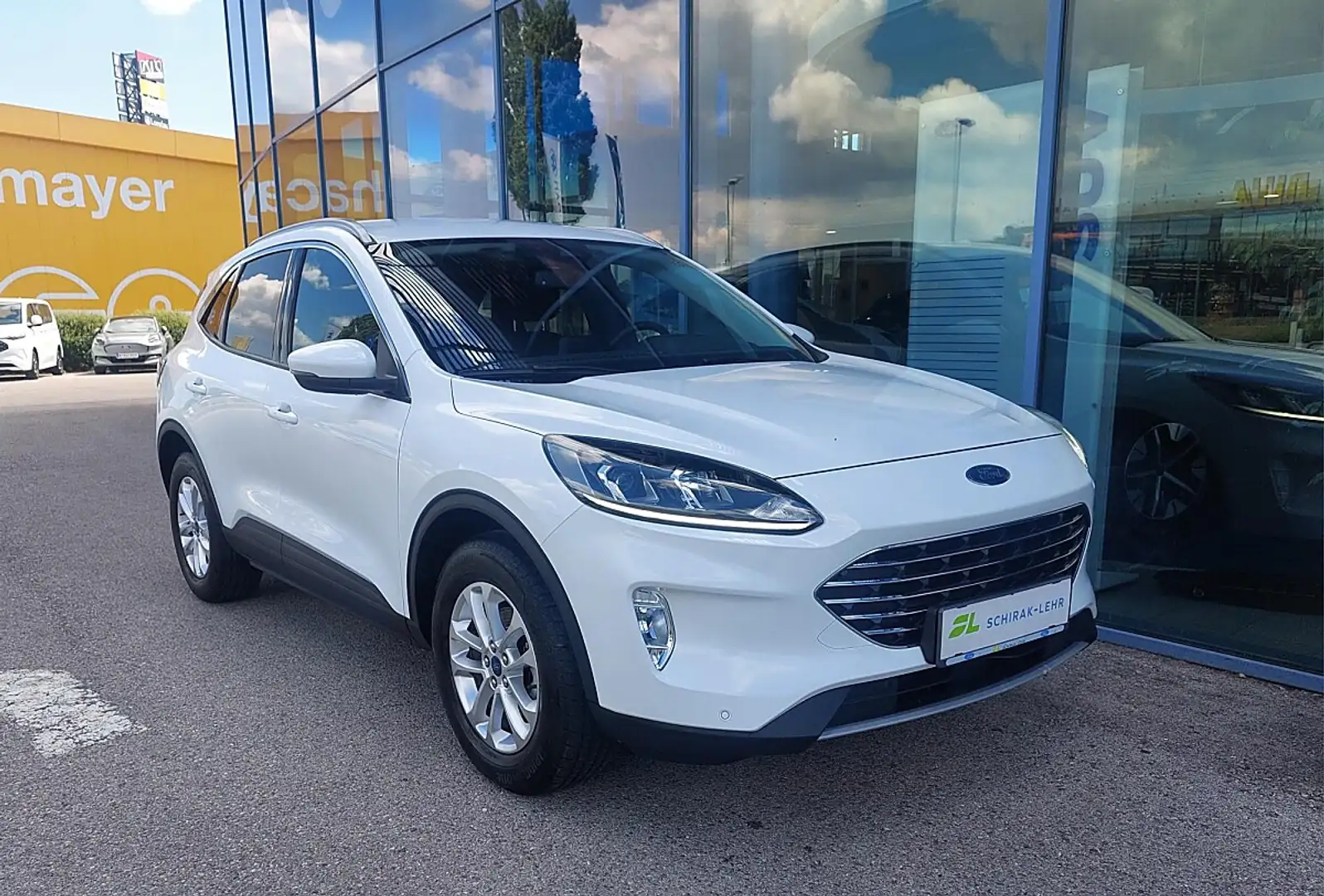 Ford Kuga 2,0 EcoBlue AWD Titanium Aut. Weiß - 1