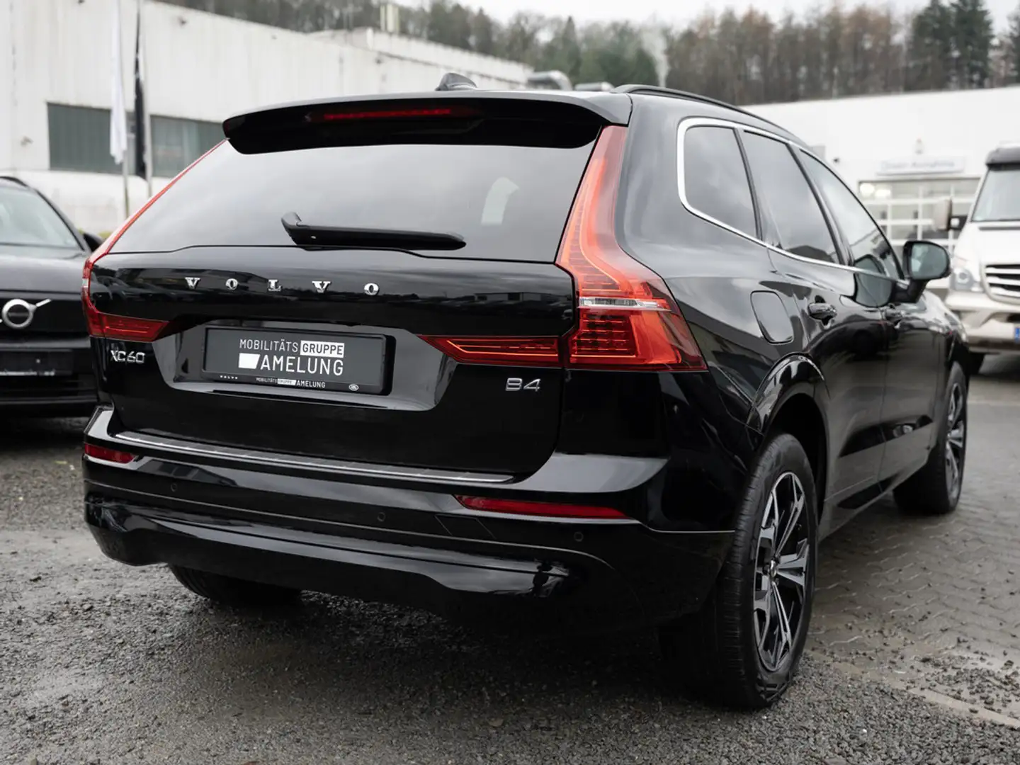 Volvo XC60 B4 Momentum Pro LED KAMERA H/K FACEL. Schwarz - 2