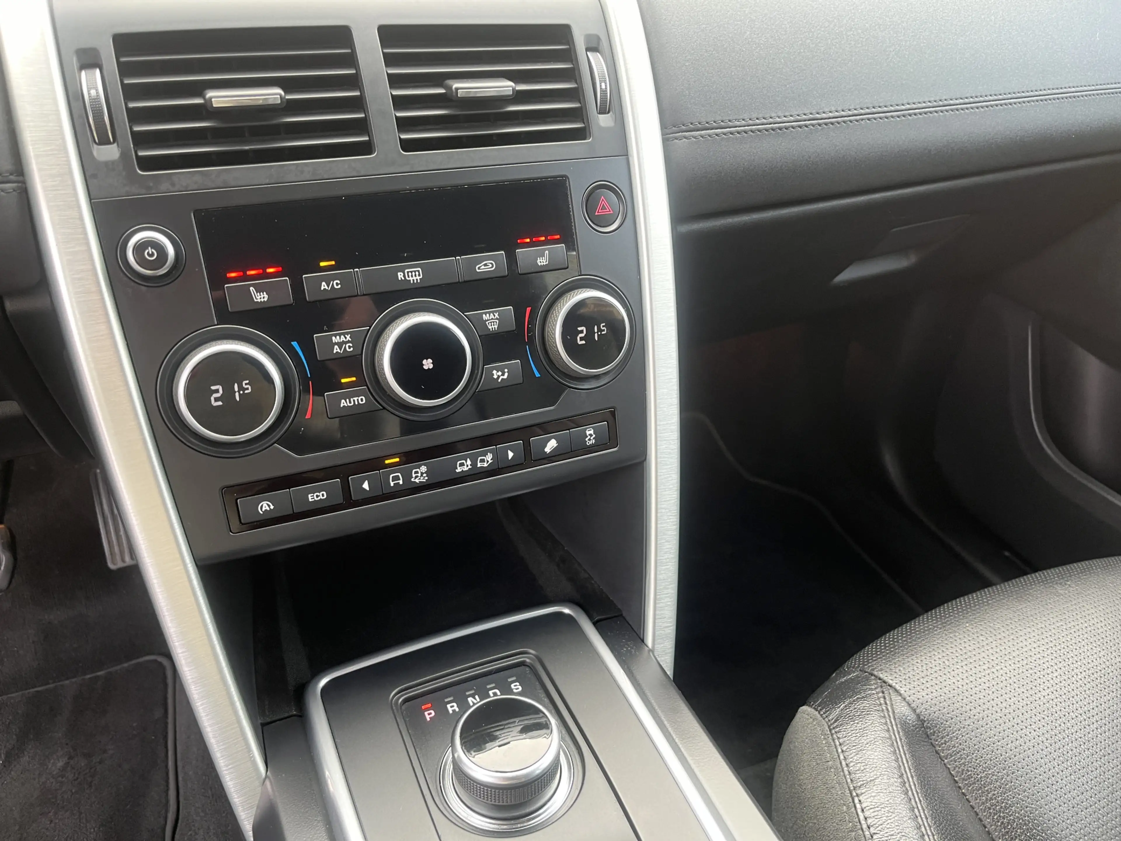 Land Rover Discovery Sport 2.0 TD4 HSE Luxury Panodak Leer — photo 14