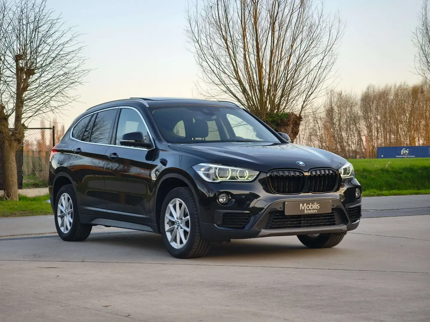 BMW X1 sDrive18i Automaat/PanoDak/Camera/HeadUp/Full-Led Noir - 2