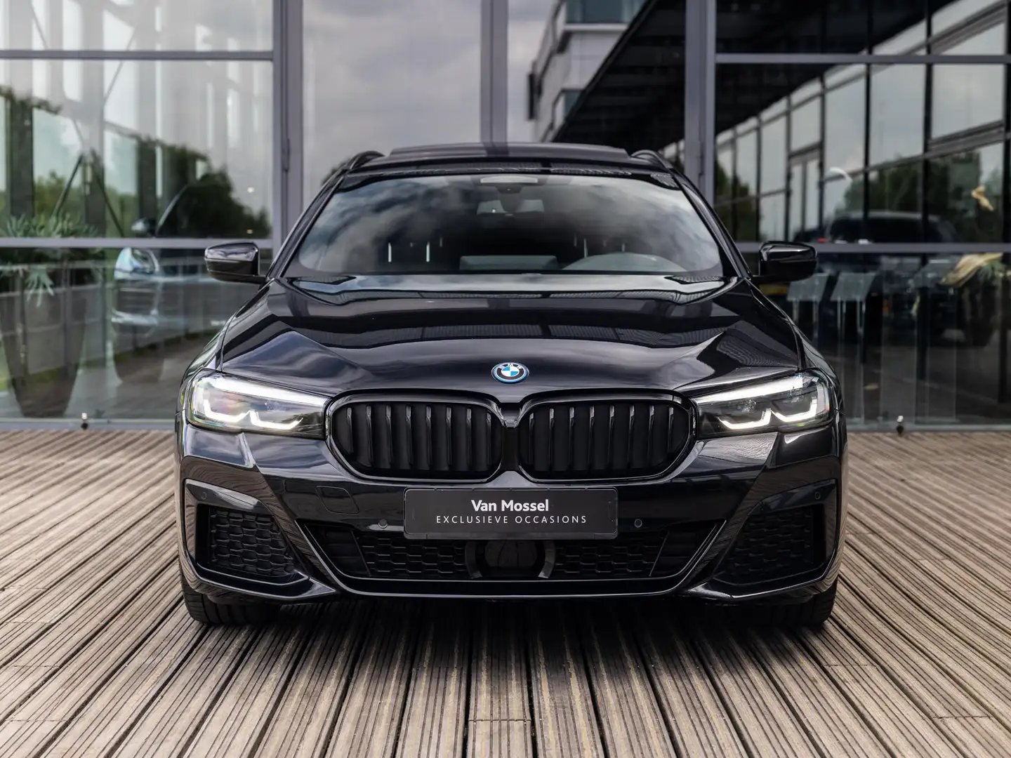 BMW 530 5-serie Touring 530e xDrive Executive | M-SPORT | Noir - 2