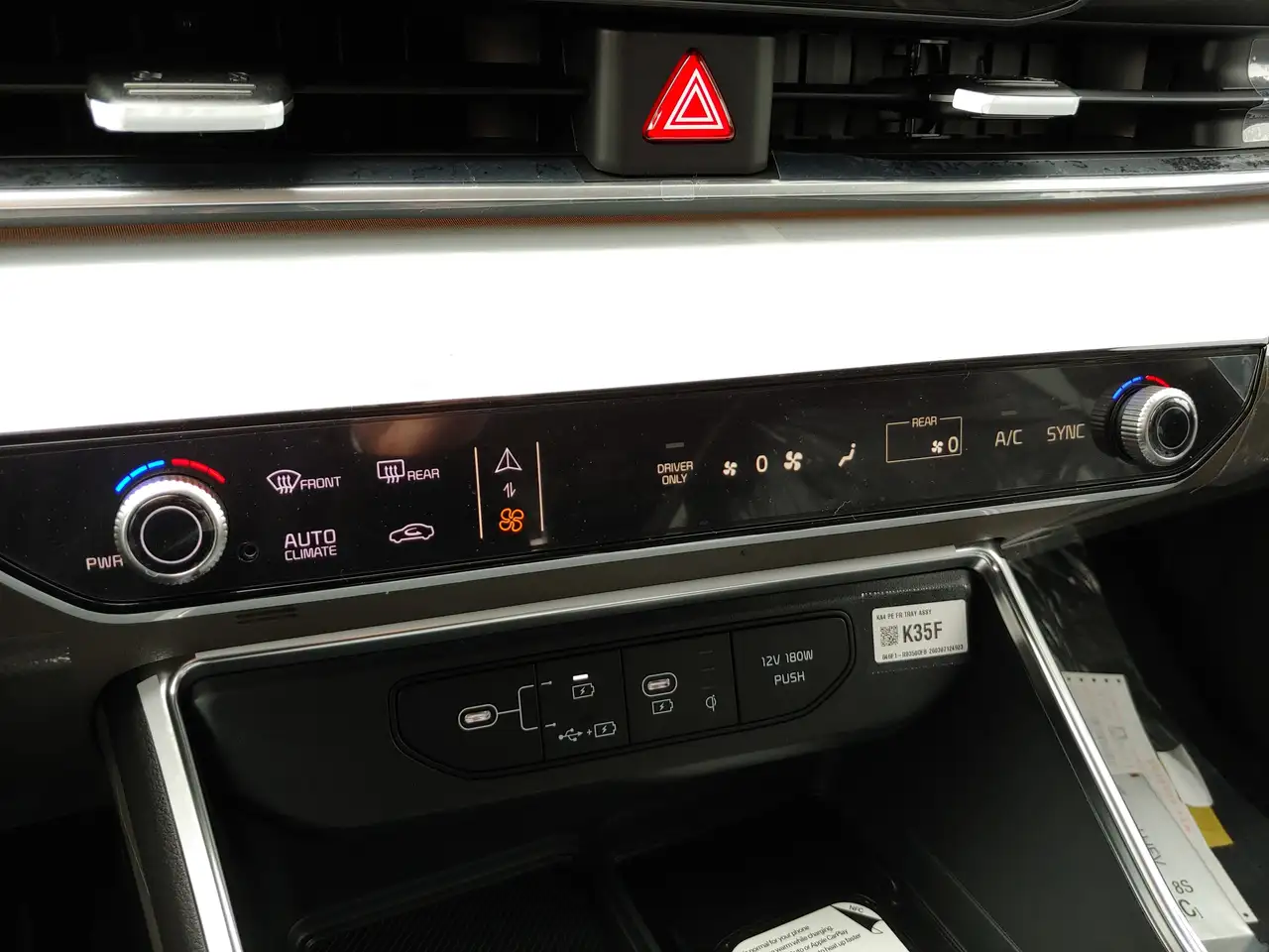 Kia Carnival снимка Kia Carnival