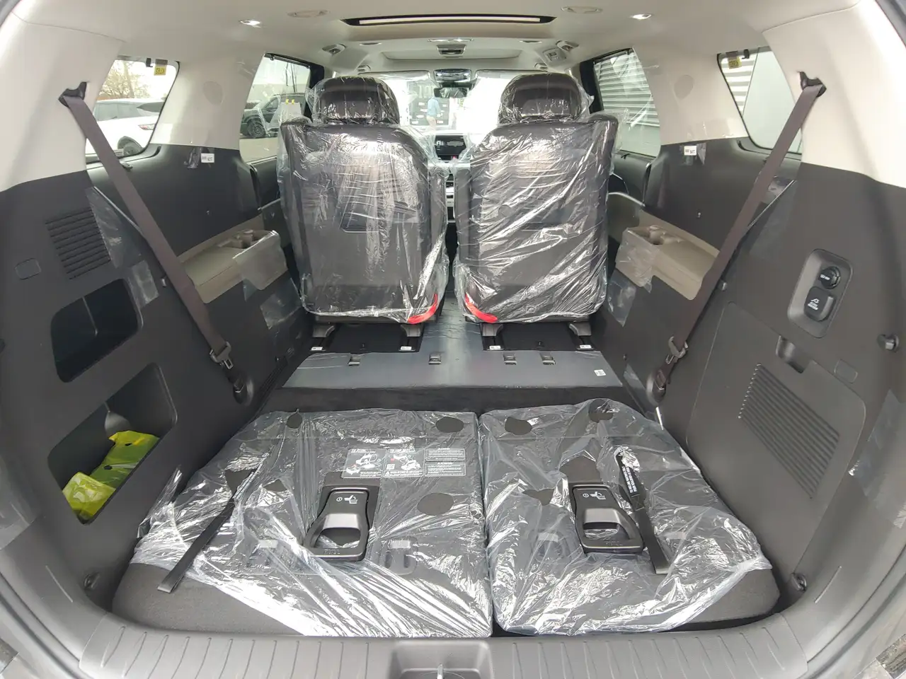 Kia Carnival снимка Kia Carnival