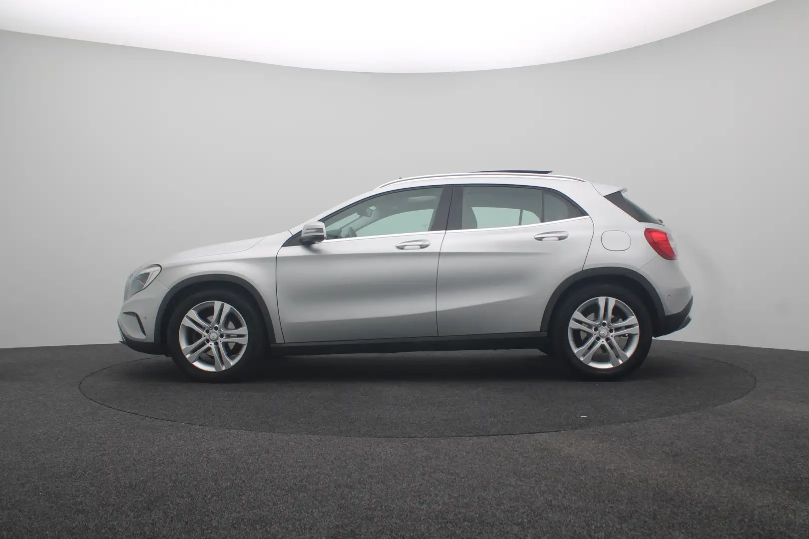 Mercedes-Benz GLA 200 Ambition Comfort | Airco | Bandenspanningscontrole Gris - 2