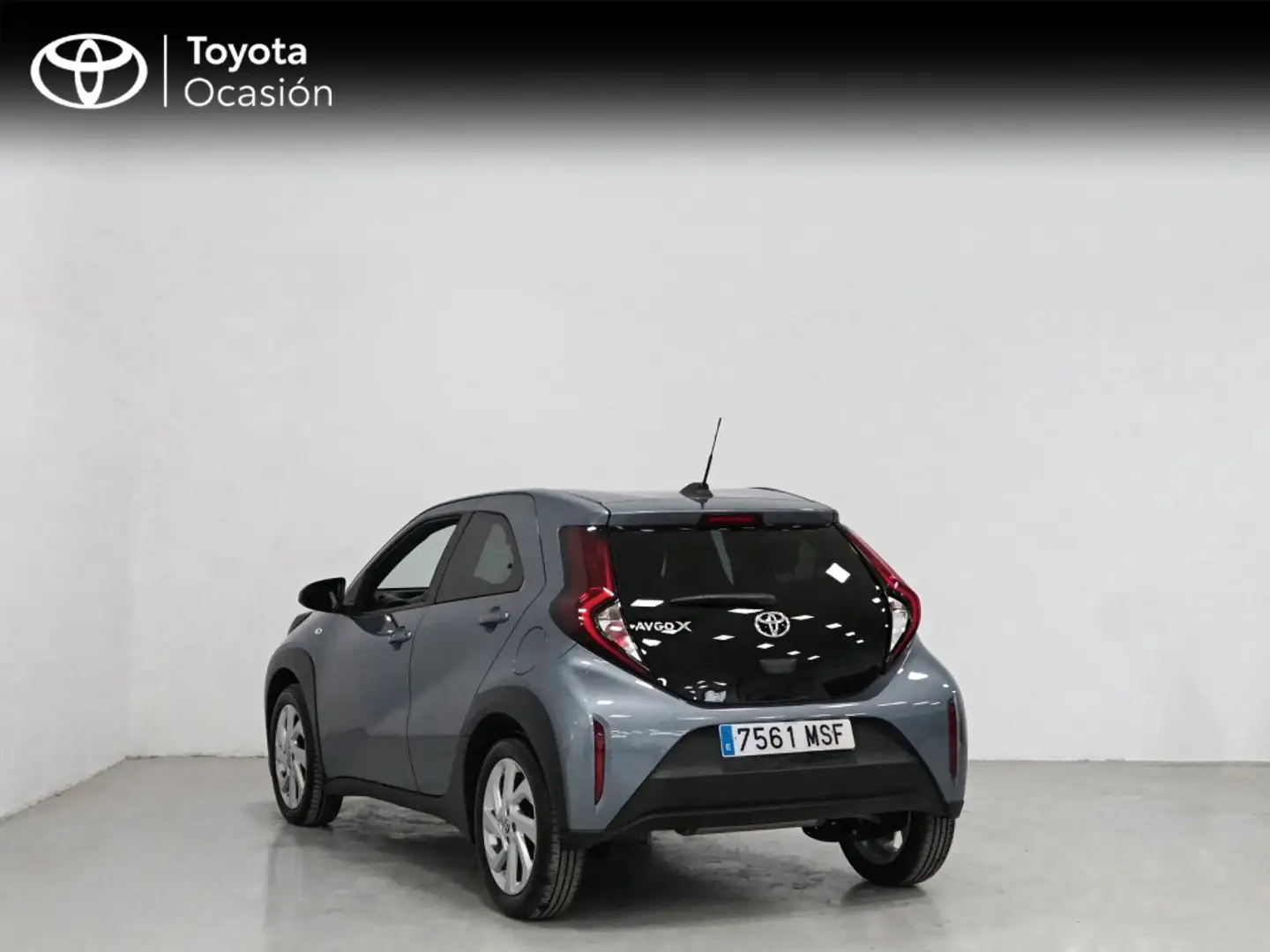 Toyota Aygo Play Gris - 2