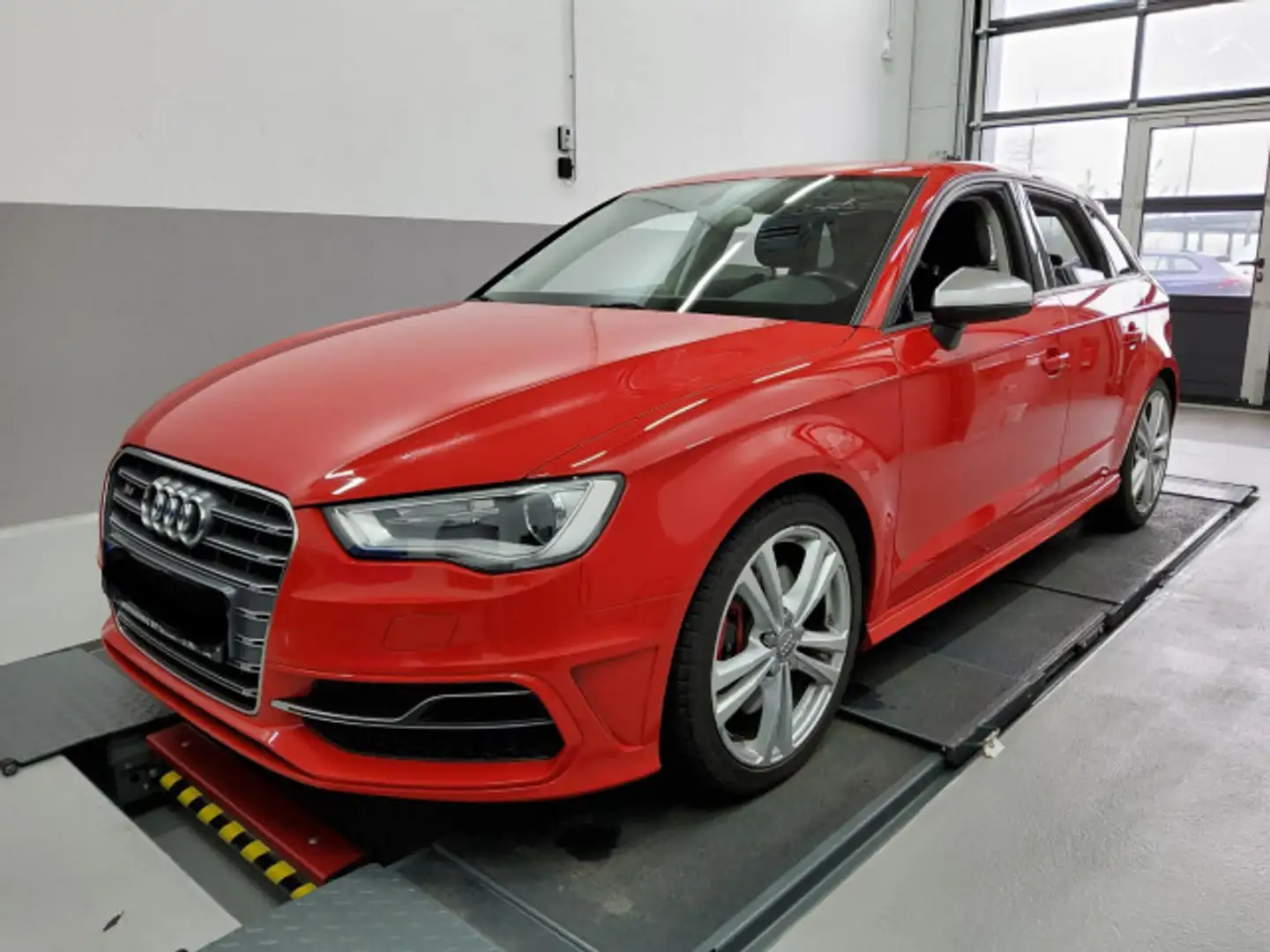 Audi S3 2.0 TFSI quattro S tronic 8-fach be Rouge - 2