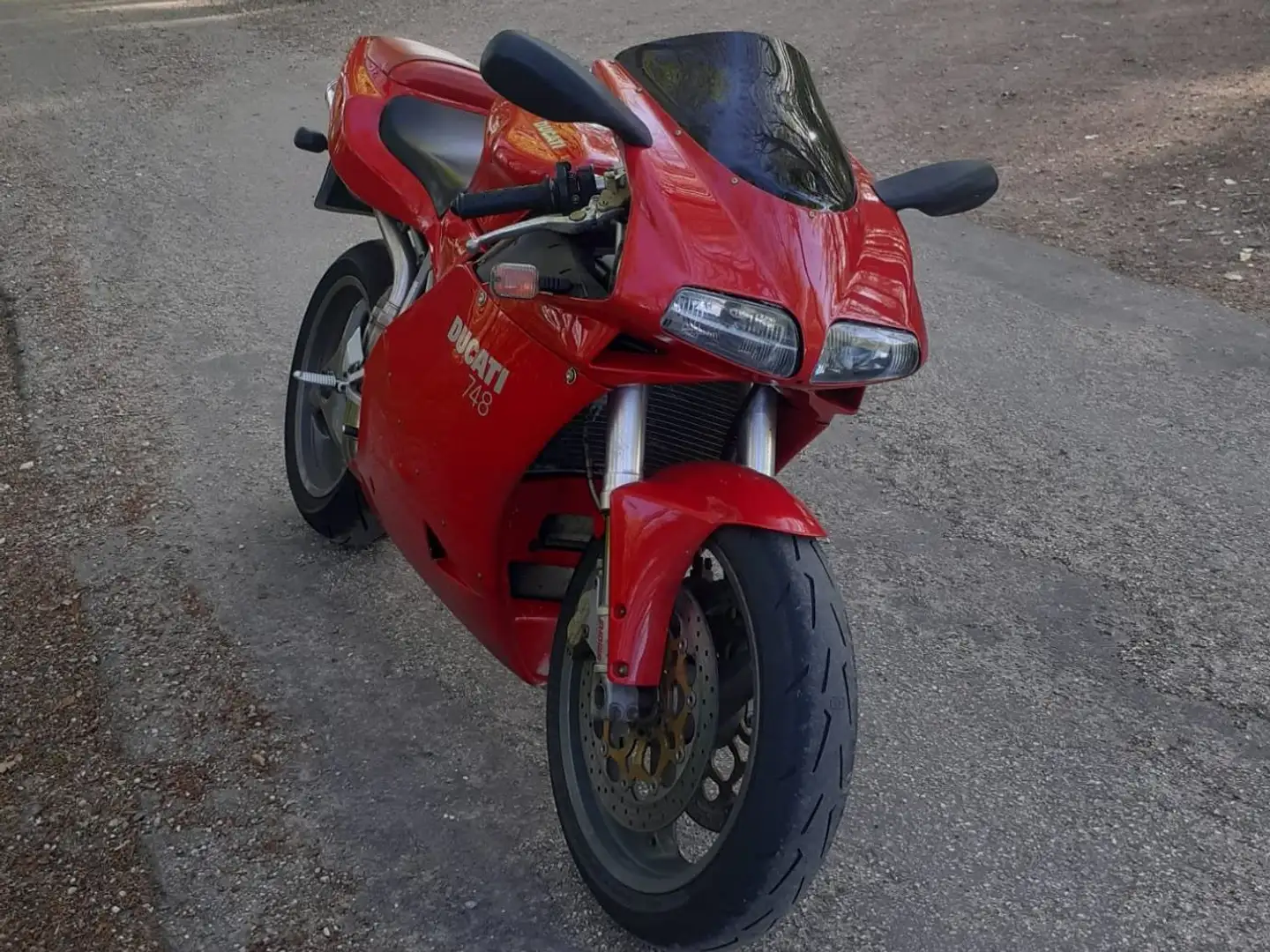 Ducati 748 Rood - 2