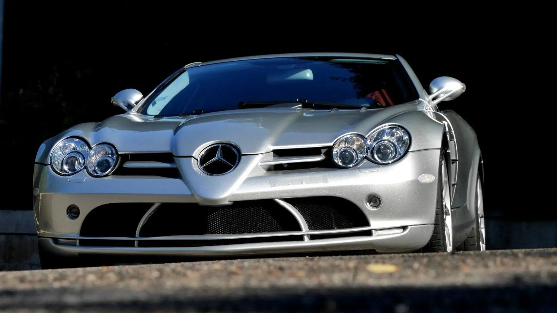 Mercedes-Benz SLR McLaren Grau - 1