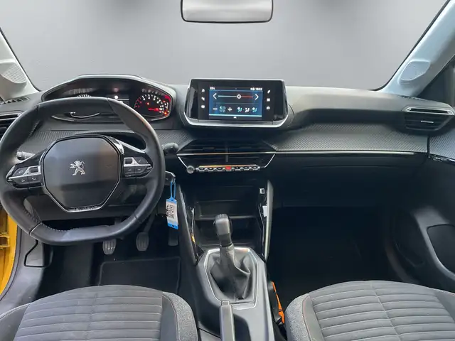Peugeot 208 view 13