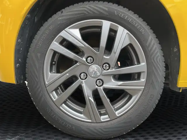 Peugeot 208 view 9
