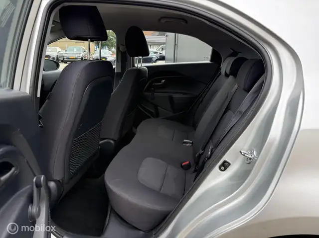 Kia Rio view 18