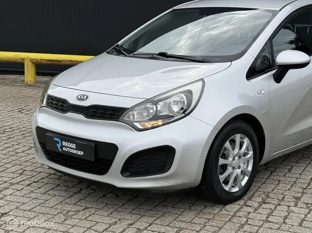 Kia Rio view 6