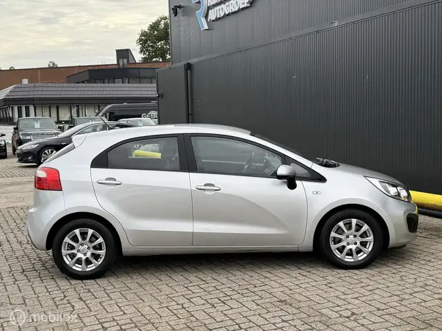 Kia Rio view 9