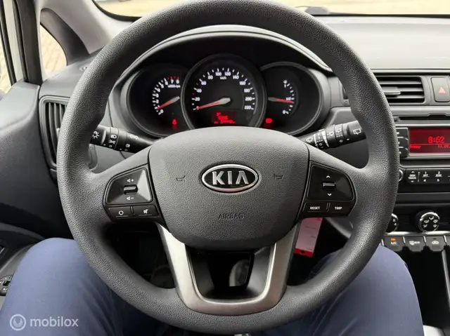 Kia Rio view 12