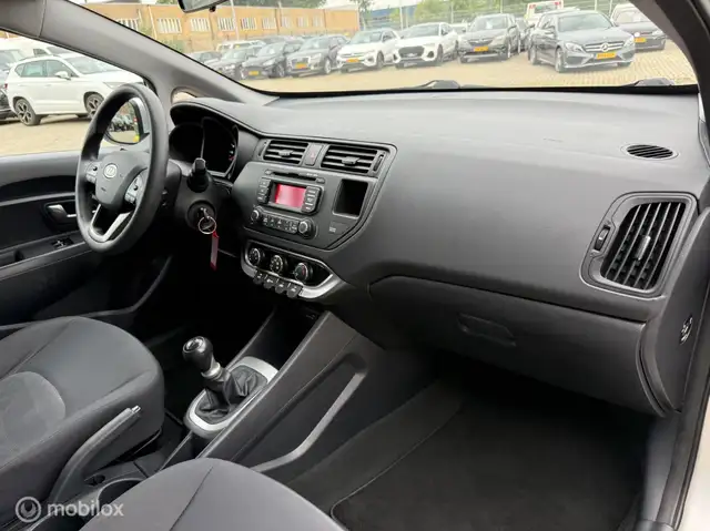 Kia Rio view 13