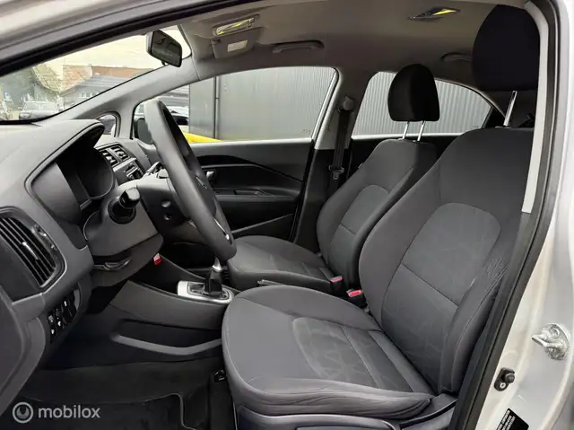 Kia Rio view 4