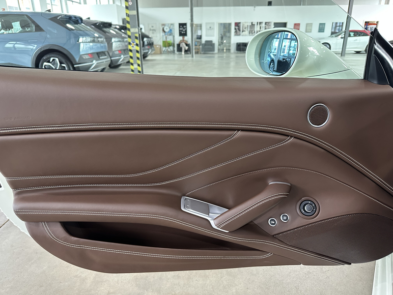 Ferrari California 3.9 V8 — photo 15