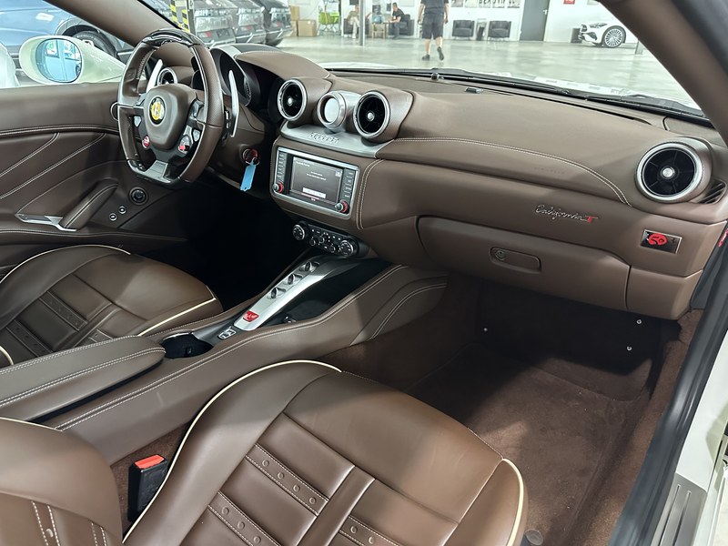 Ferrari California 3.9 V8 — photo 18