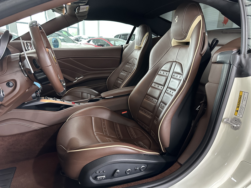 Ferrari California 3.9 V8 — photo 16