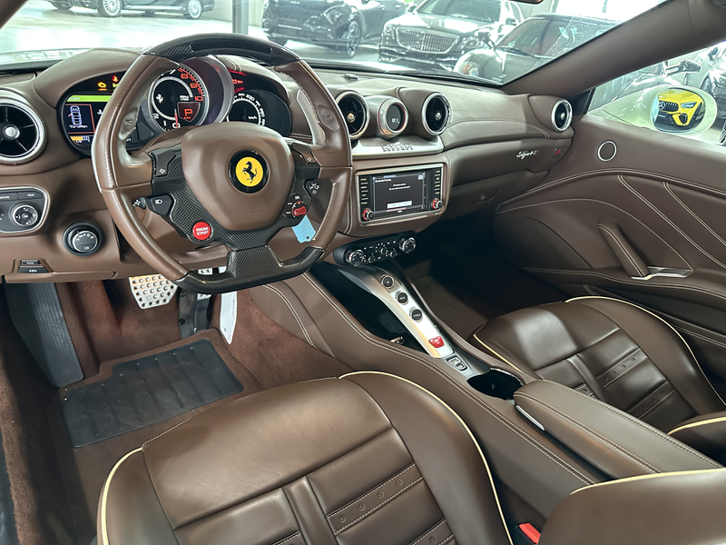 Ferrari California 3.9 V8 — photo 17