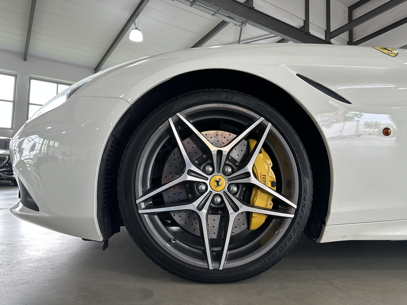 Ferrari California 3.9 V8 — photo 14