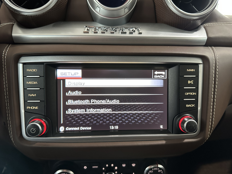 Ferrari California 3.9 V8 — photo 29