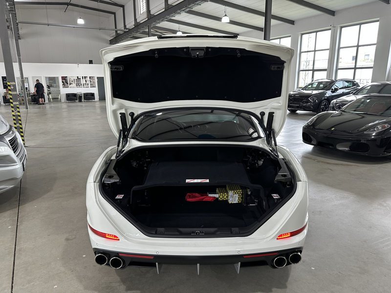Ferrari California 3.9 V8 — photo 21