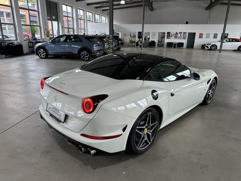 Ferrari California 3.9 V8 — photo 10