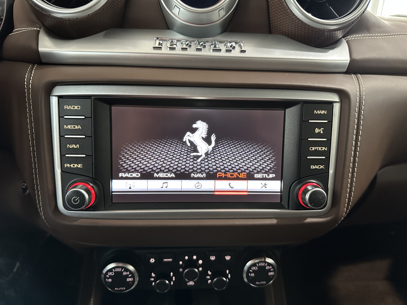 Ferrari California 3.9 V8 — photo 28