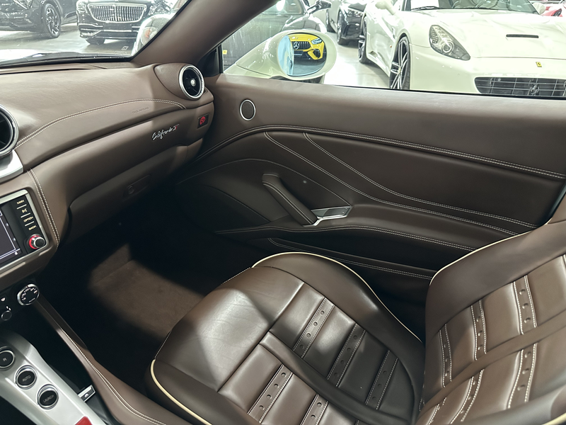 Ferrari California 3.9 V8 — photo 22