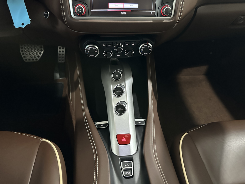 Ferrari California 3.9 V8 — photo 23