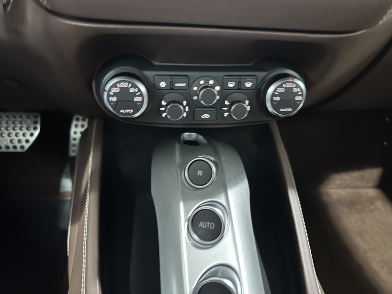 Ferrari California 3.9 V8 — photo 32