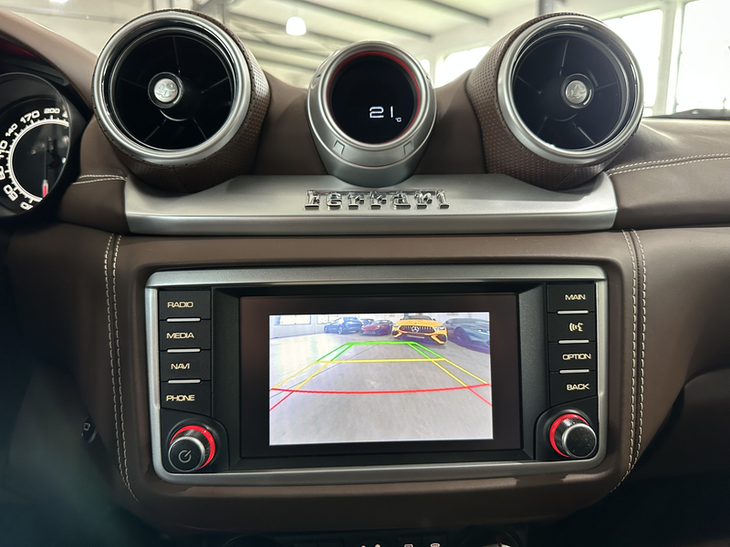 Ferrari California 3.9 V8 — photo 26