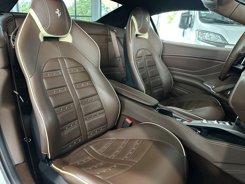Ferrari California 3.9 V8 — photo 19