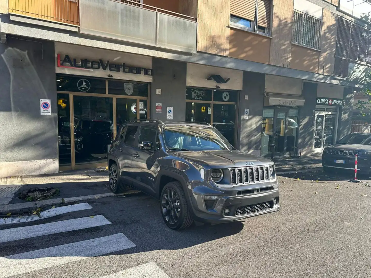 Jeep Renegade S-Edition-1.5l-T4-e-Hybrid-48V-Pelle-Winter-Led Gris - 2