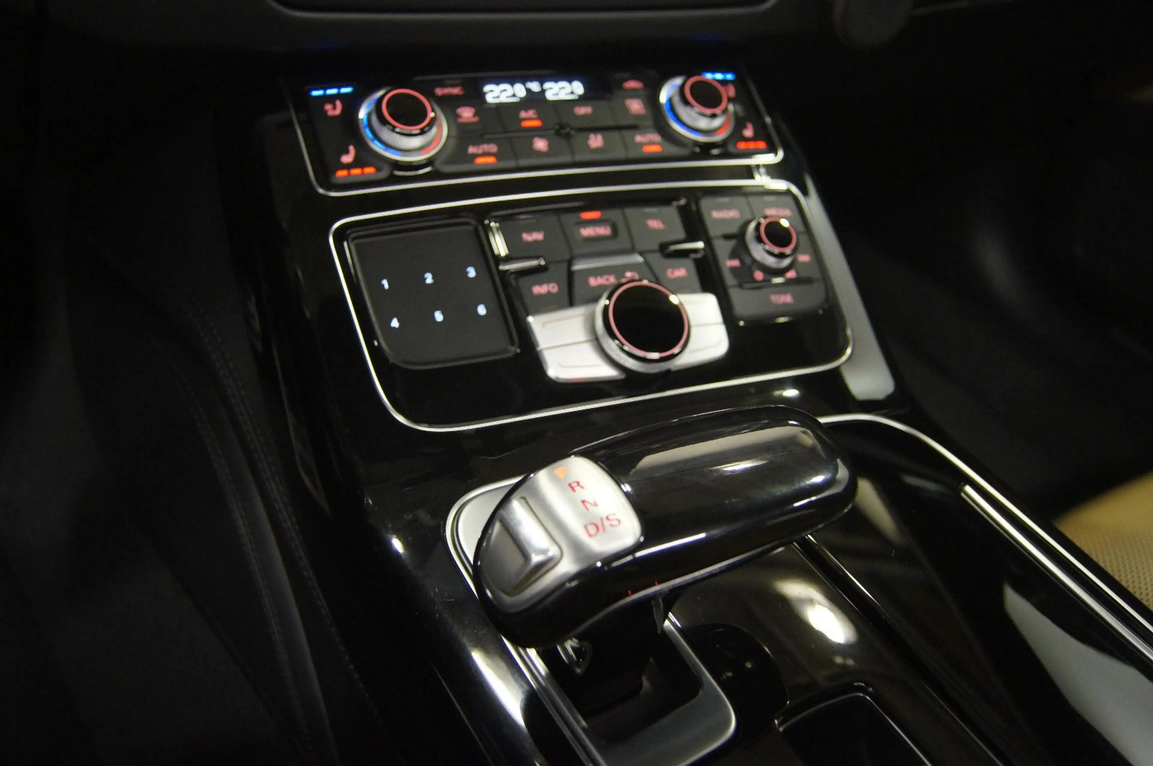 Audi S8 4.0 TFSI quattro plus|STHZG|SITZLUFT|ACC|KERA — photo 4
