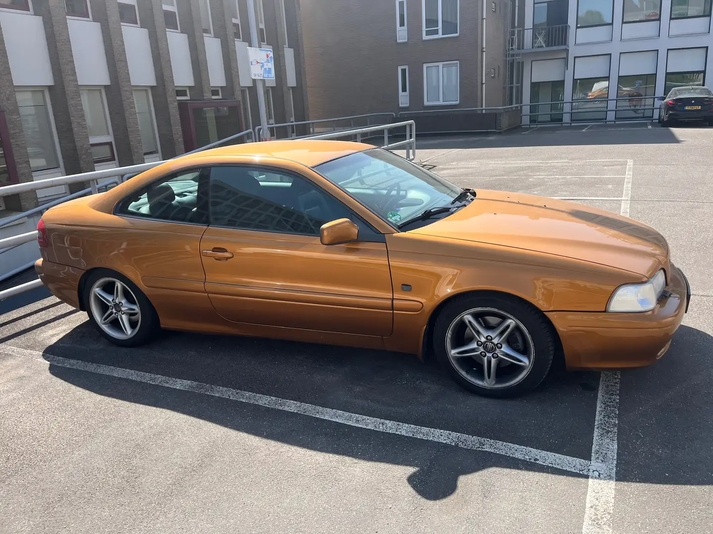Volvo C70 C70 2.3 T-5 Comfort-Line Geel - 1