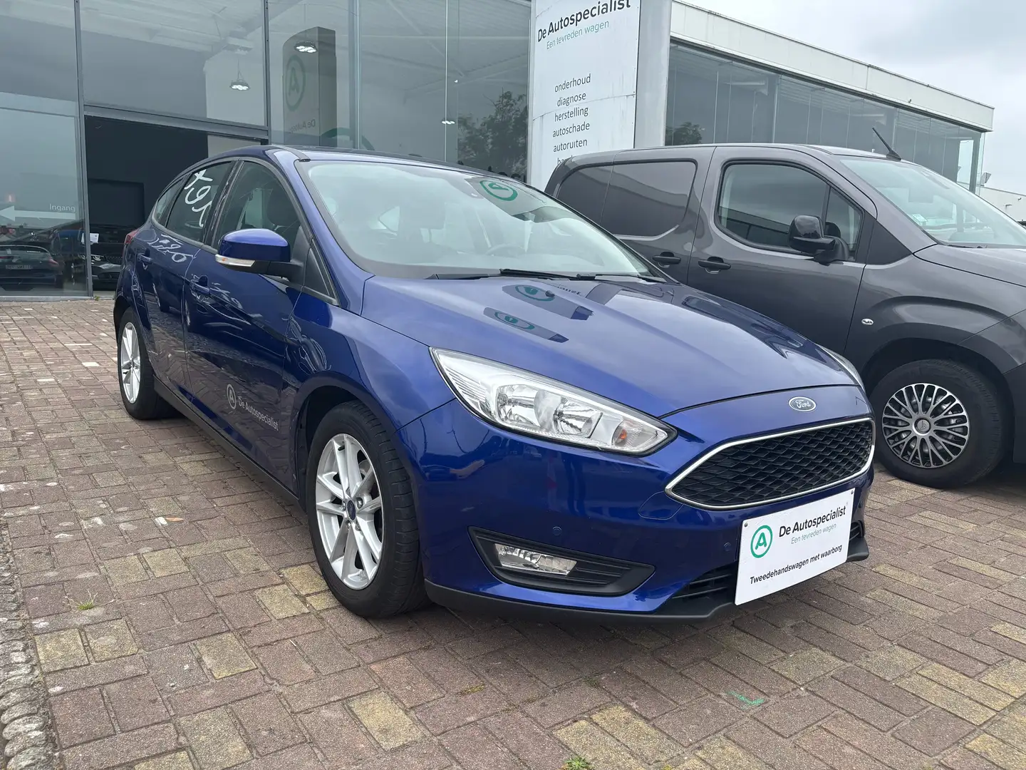 Ford Focus 1.0 EcoBoost Business Class Blau - 1
