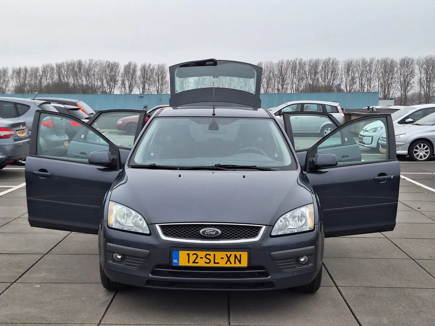 Ford Focus €2650,-1.6-16V Ghia Apk 2026 Airco Nappas e4 5d Gris - 1
