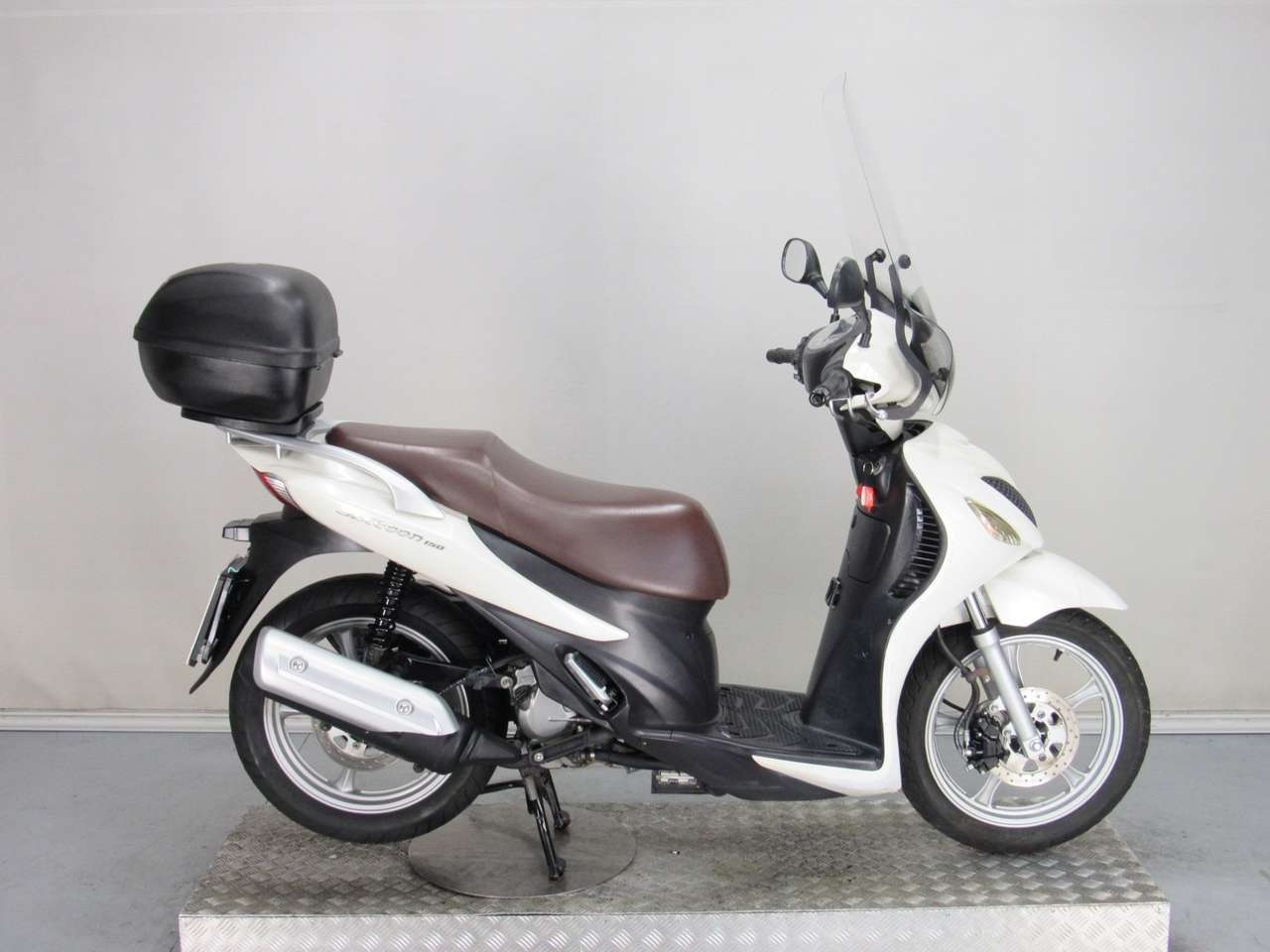 Suzuki Sixteen 150