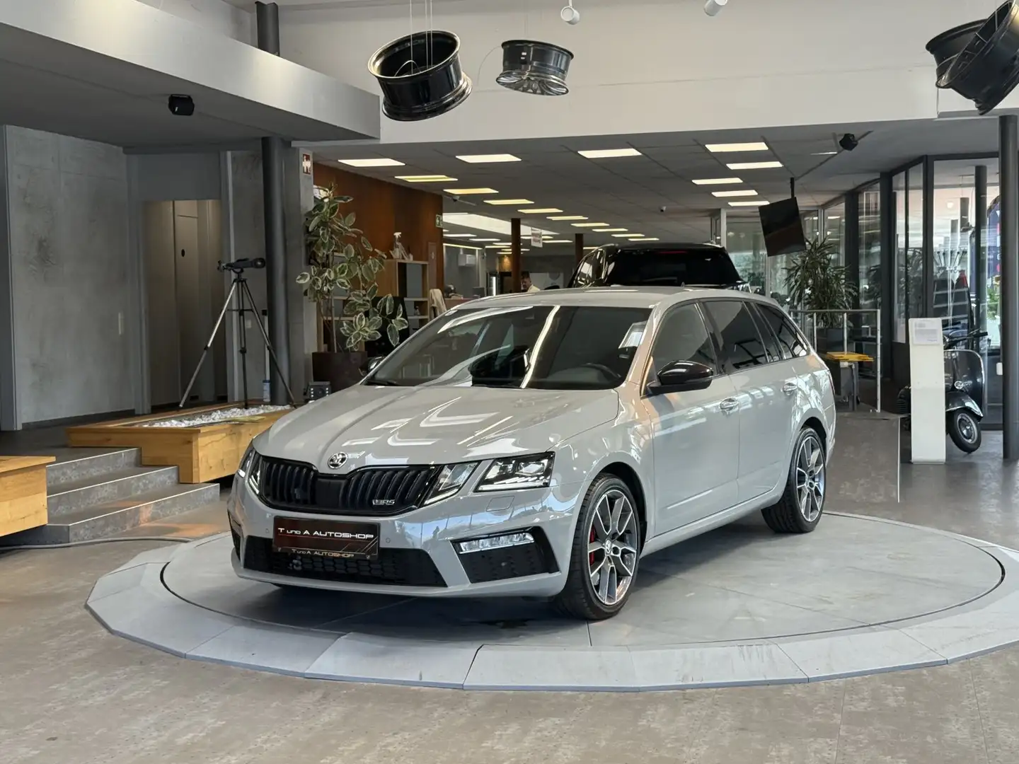 Skoda Octavia Combi RS 2.0 TSI DSG *Navi*Keyless-Go*Sitzheizung Gris - 2