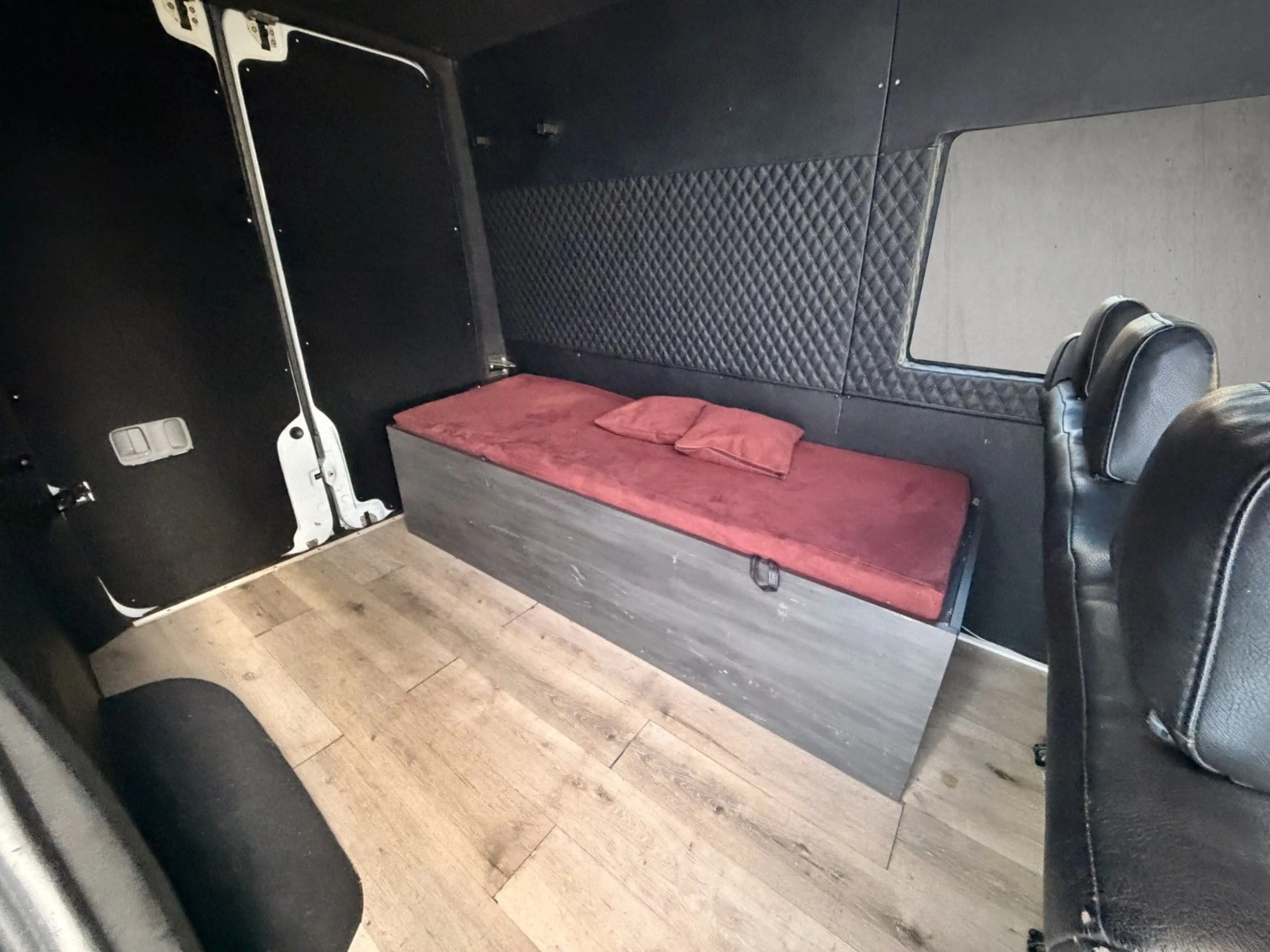 Mercedes-Benz Sprinter II Bett*Leder*6-Sitzer*Klimaanlage — photo 13