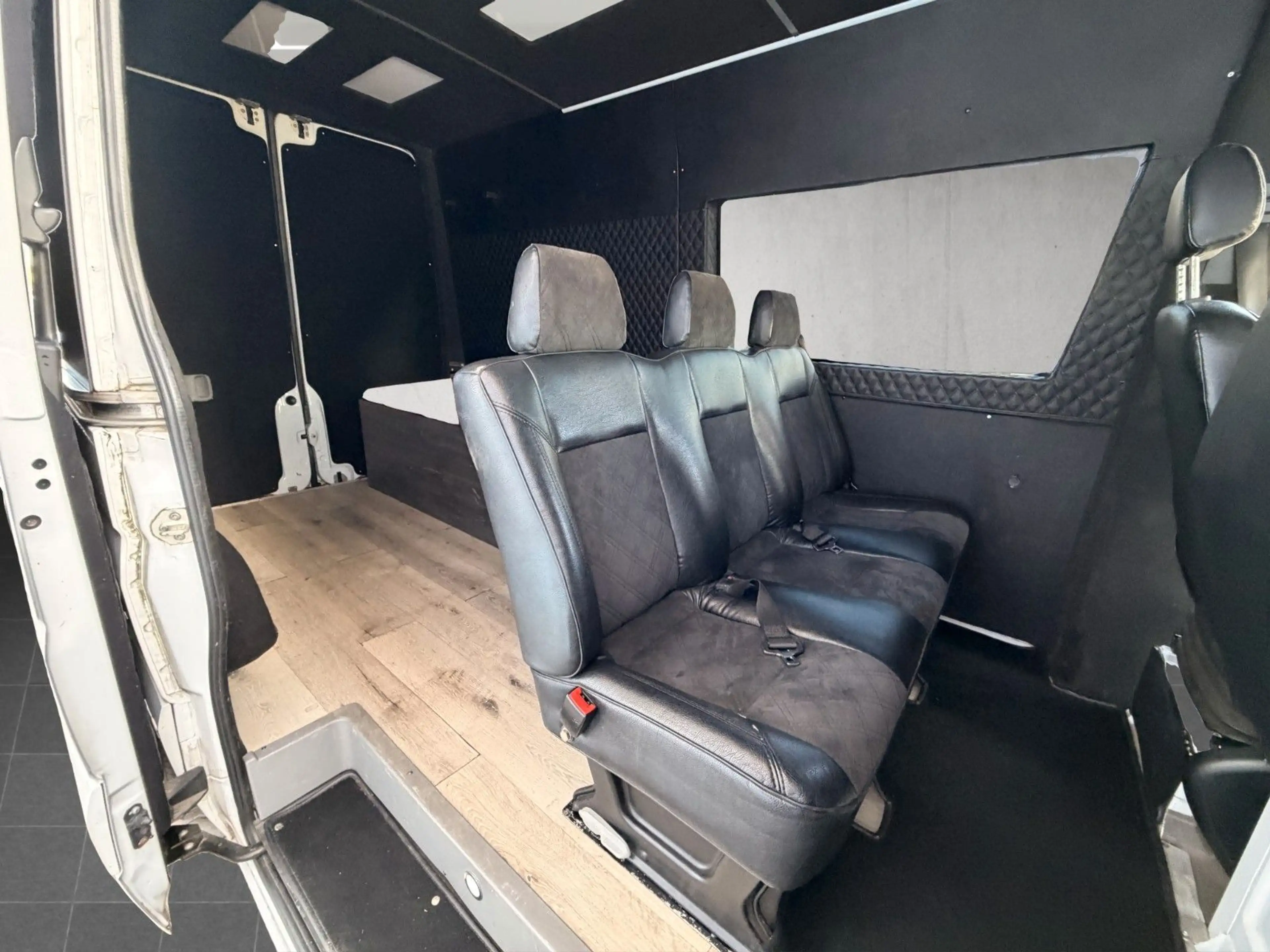 Mercedes-Benz Sprinter II Bett*Leder*6-Sitzer*Klimaanlage — photo 12