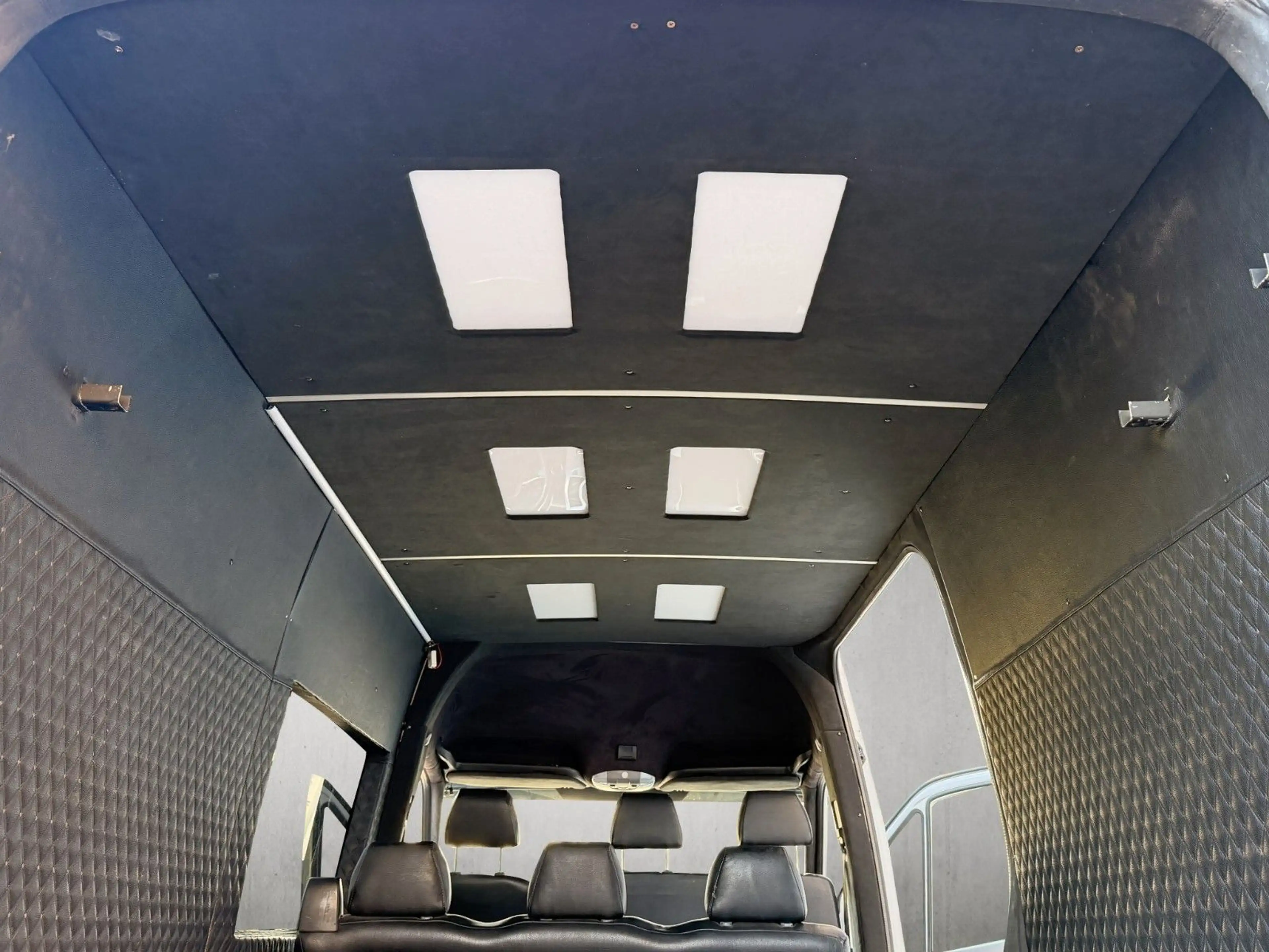 Mercedes-Benz Sprinter II Bett*Leder*6-Sitzer*Klimaanlage — photo 7