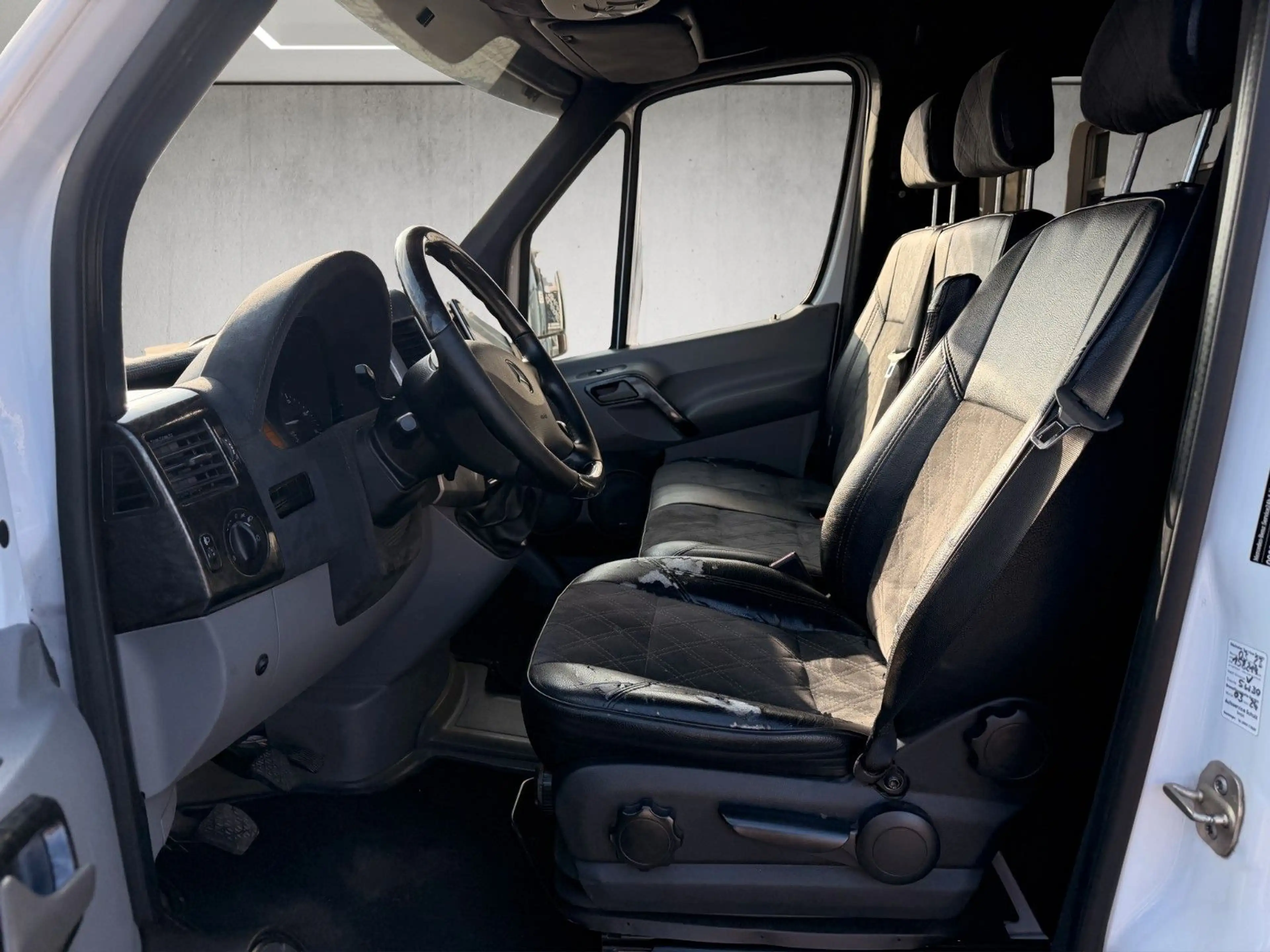 Mercedes-Benz Sprinter II Bett*Leder*6-Sitzer*Klimaanlage — photo 9