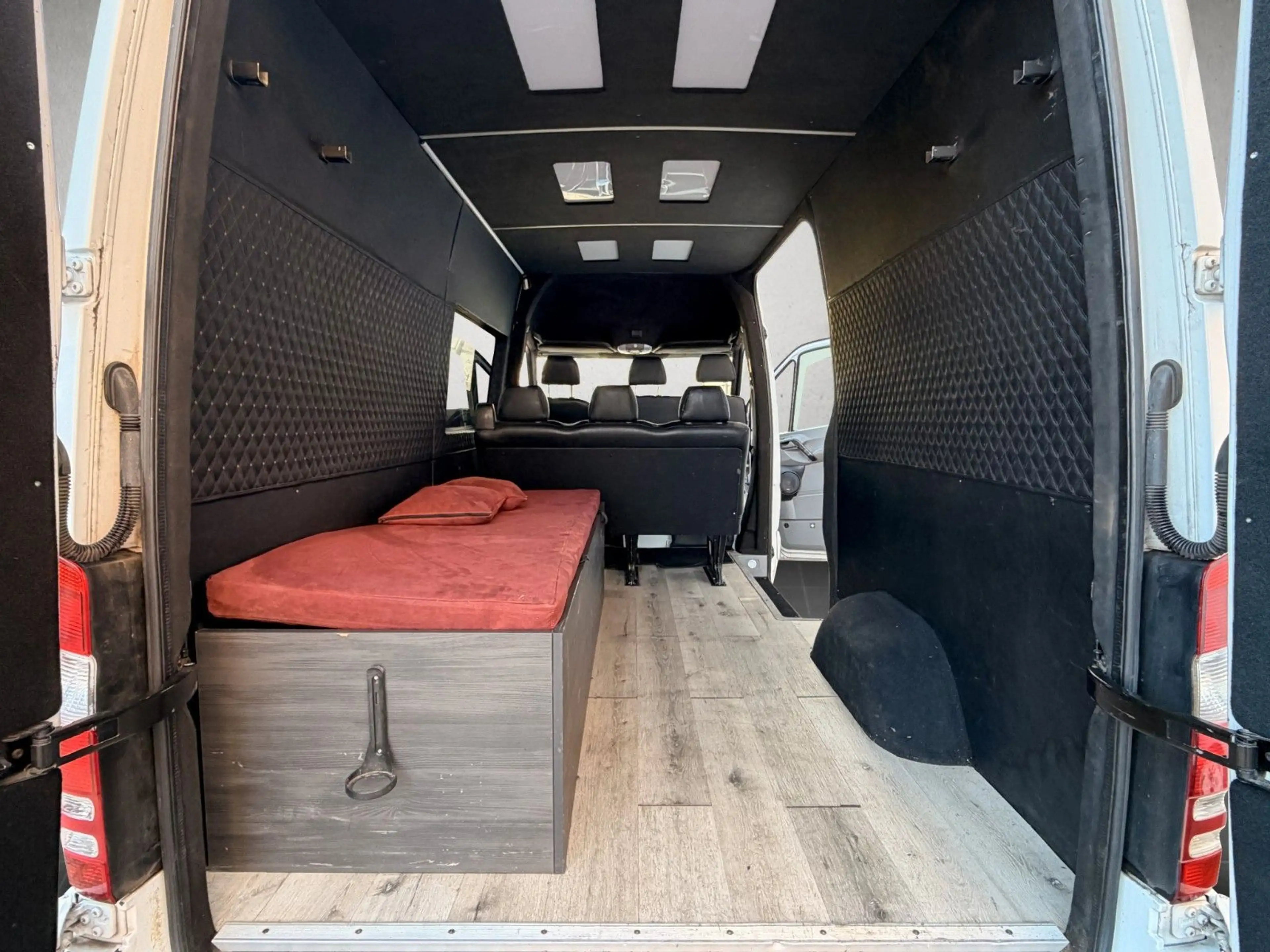 Mercedes-Benz Sprinter II Bett*Leder*6-Sitzer*Klimaanlage — photo 8