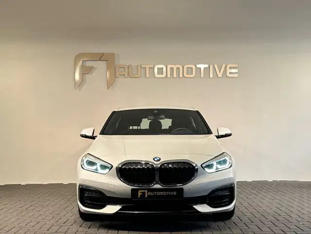 BMW 1 Series view 9