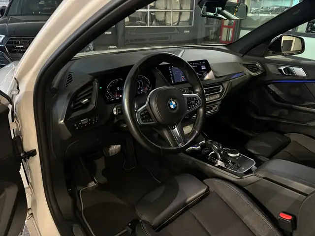 BMW 1 Series view 5