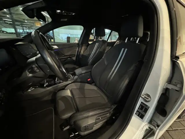 BMW 1 Series view 6
